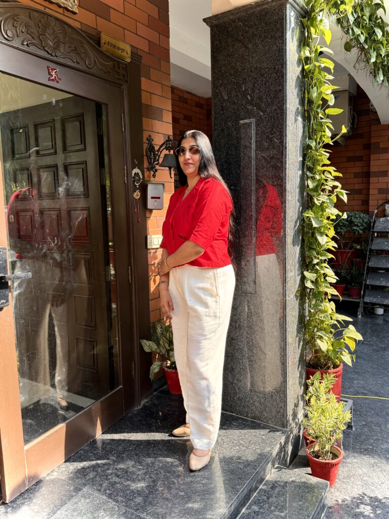 Chic Red Tailored Top with Classic Ivory Pants