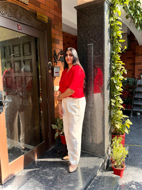 Chic Red Tailored Top with Classic Ivory Pants